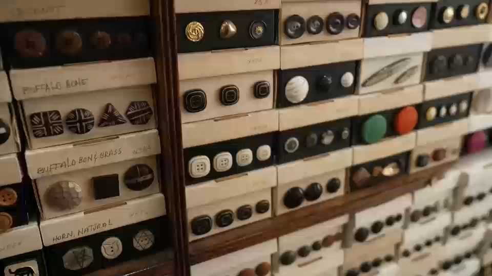 Tiny NYC storefront Lou Lou Buttons draws famous clientele
       — WABC-TV Eyewitness News (ABC7 NY)