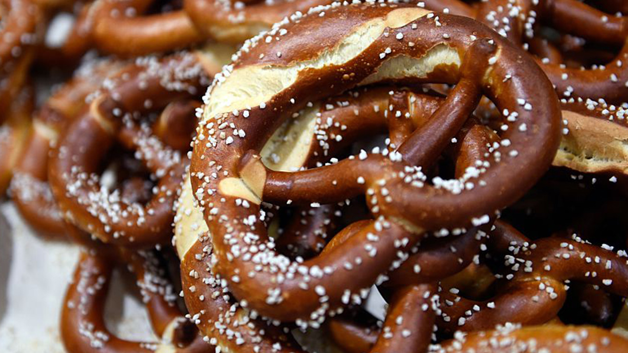 Students served pretzels covered in oven cleaner, lawsuit claims — Mineola Schools news